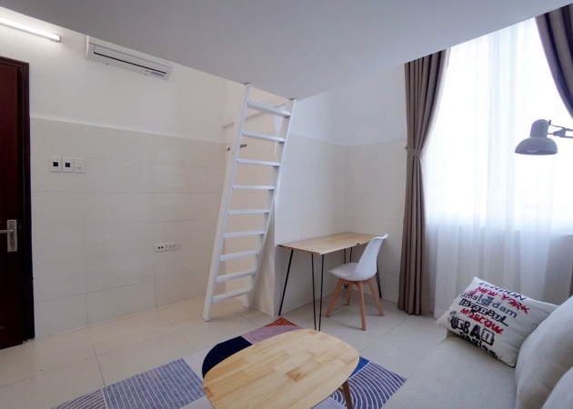 Phòng duplex đầy đủ nội thất cửa sổ lớn