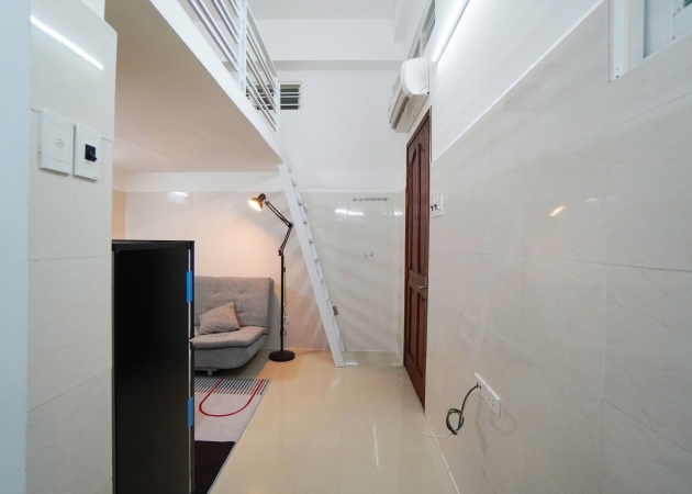 Phòng đầy đủ nội thất có gác